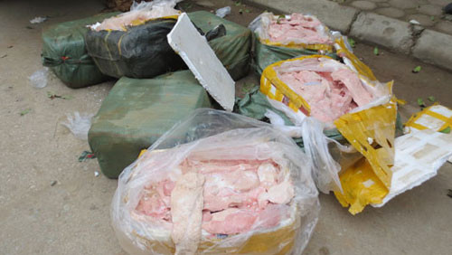 Kinh hoàng phát hiện 7 tạ lòng lợn hôi thối