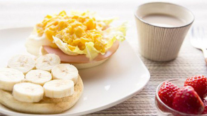 Ăn sáng trong vòng một giờ kể từ khi thức dậy