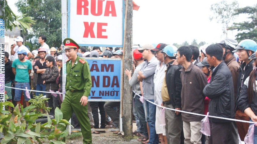 Cơ quan chức năng phong tỏa hiện trường.