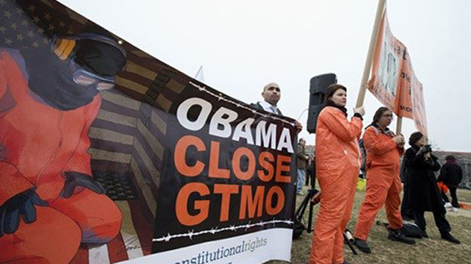 Người biểu tình đòi đóng cửa nhà tù Guantanamo - Ảnh: Reuters