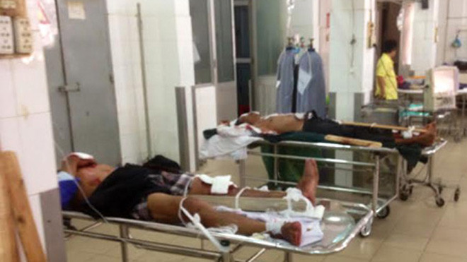 Người bị tai nạn giao thông đang được cấp cứu