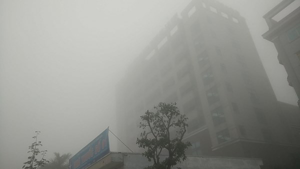 Chuyên gia lí giải hiện tượng sương mù dày đặc khắp cả nước