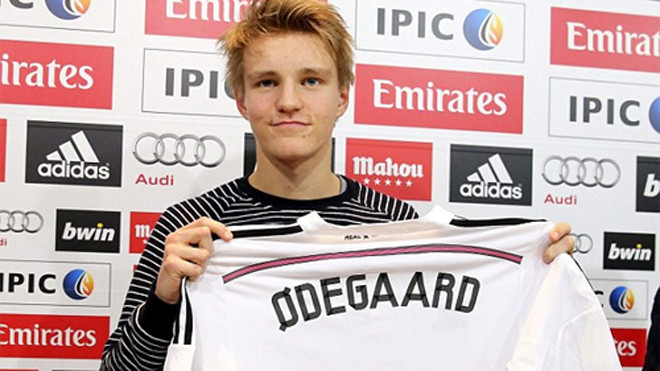 Martin Odegaard trong lễ ra mắt tại Real cuối tuần trước. Ảnh: Reuters