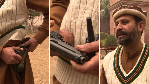 Giáo viên mang súng sau thảm sát trường học đẫm máu