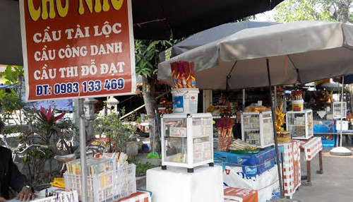 Vẫn la liệt các quầy đổi tiền lẻ ở đình La Khê