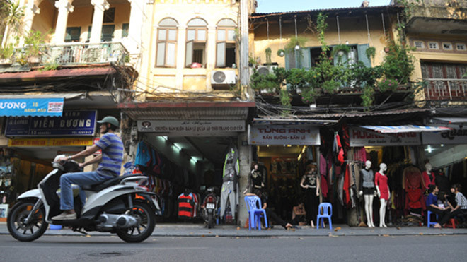 Mặt trước nhà của những hộ kinh doanh được vận động chỉnh trang. Ảnh: Quý Đoàn.