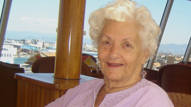 Cụ bà người Mỹ có đời sống vô cùng phóng khoáng - Lee Watchtsetter