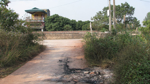 Nơi Kha và Đăng bị vây đánh, đốt xe máy. Ảnh: Minh Cương