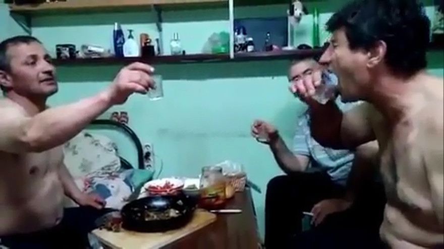 Gặp nạn vì liều mình uống rượu vodka đang cháy