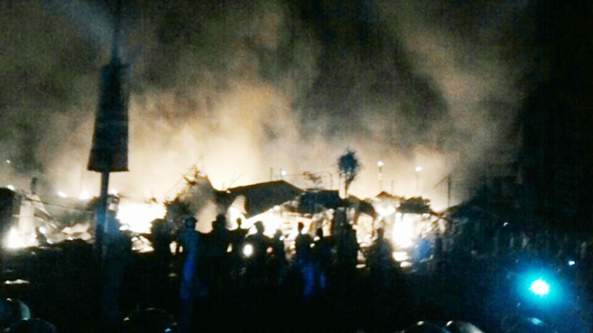 10 Căn nhà phố thành đống tro