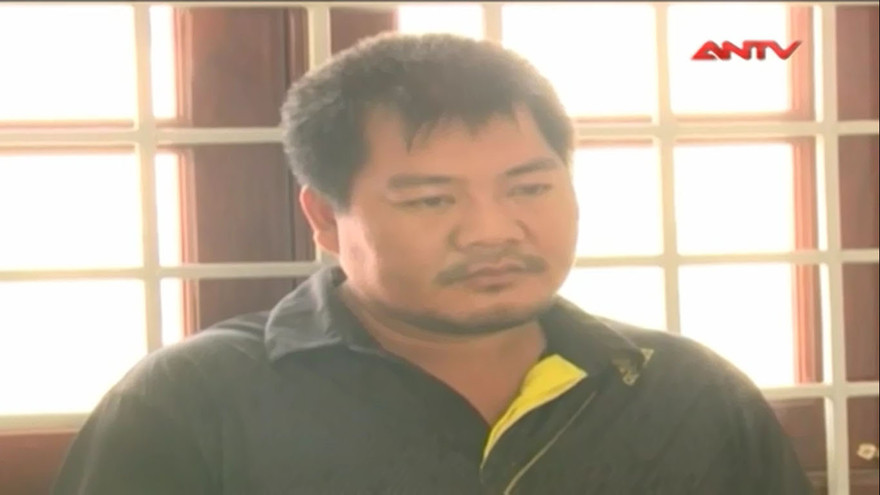 Ma men đập vỡ kính xe buýt, người nhà đánh công an