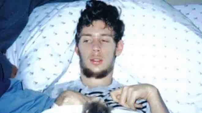 Trong 12 năm, Martin Pistorius không thể cử động hay giao tiếp dù anh hoàn toàn tỉnh táo. Ảnh: Mirror