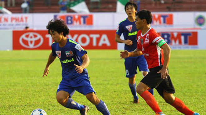 Công Phượng chưa hợp với V-League vì có khi cầu thủ này chưa thay đổi cho phù hợp (ảnh: Kim Điền) 