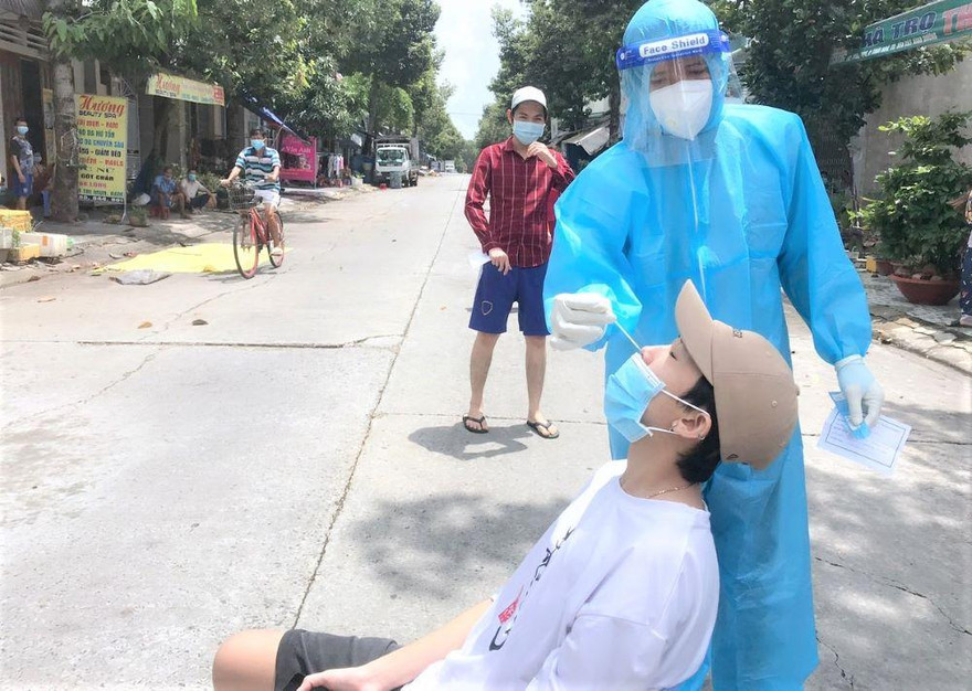 Bình Dương, Bình Phước cảnh báo tâm lý 'xả hơi' của người dân sau tiêm vắc xin