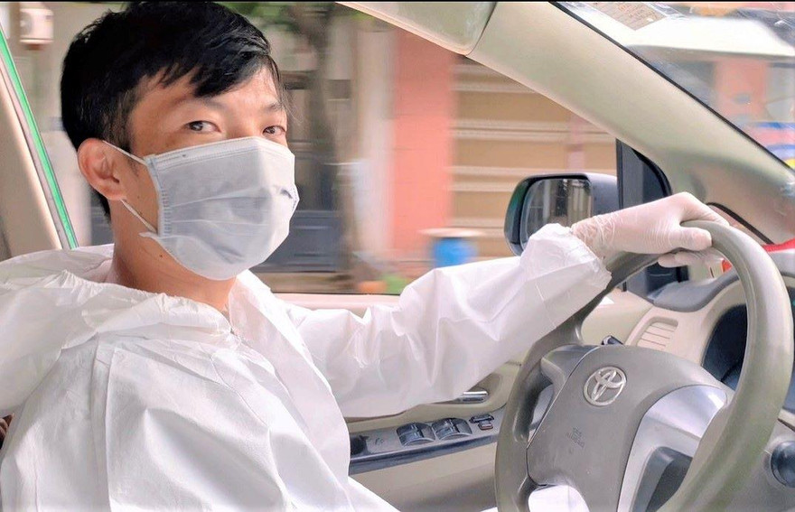 Tâm sự của thầy giáo trở thành tình nguyện viên chạy xe cấp cứu chở F0 ở Bình Dương