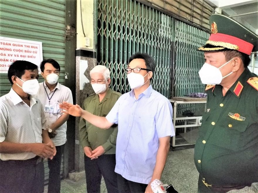 Phó Thủ tướng Vũ Đức Đam kiểm tra công tác chống dịch ở Bình Dương