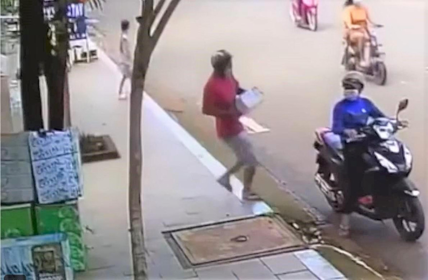 Đôi nam nữ ôm thùng bia bỏ chạy khi đang giãn cách gây xôn xao cộng đồng mạng