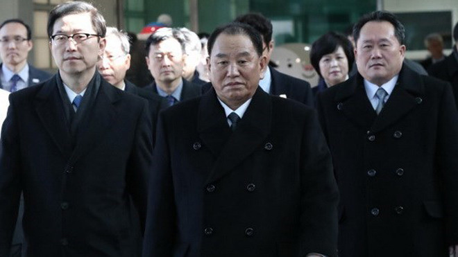 Phó Chủ tịch đảng Lao động Triều Tiên Kim Yong-chol (giữa) tại Hàn Quốc. (Nguồn: Korea Herald)