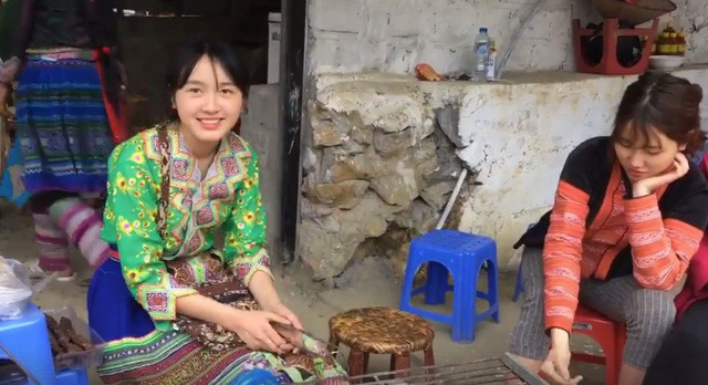 Nhan sắc đời thường của thiếu nữ bán cơm lam, trứng gà nướng gây sốt