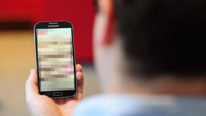 Vì sao không nên xem phim 'nóng' trên máy Android