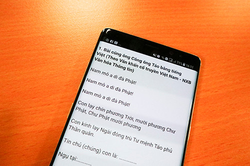 Nhiều người "nhờ cậy" vào các bài cúng mẫu trên Internet.