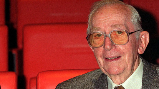 Đạo diễn Lewis Gilbert