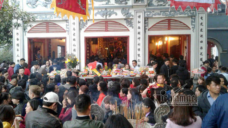 Tết Nguyên Tiêu ở Việt Nam lại bắt nguồn từ việc đồng áng của cư dân nông nghiệp lúa nước và văn hóa Phật giáo. Ảnh: VietNamNet