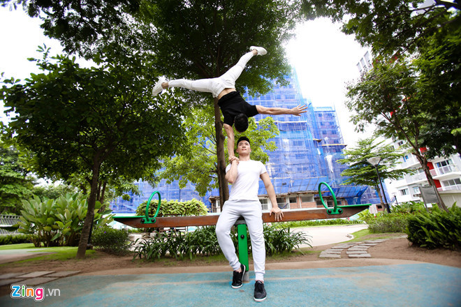  Anh em họ Giang nổi tiếng nhờ tiết mục Sức mạnh đôi tay. (Ảnh: Hải An)