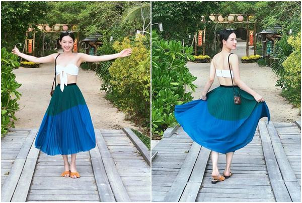 'Bản sao' Tâm Tít diện bikini, khoe eo kiến càng nhỏ xíu