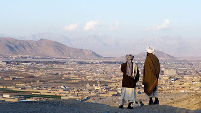 Các nhà hoạt động nhân quyền cho rằng, sự phân biệt giới tính sâu sắc và cơ hội tiếp xúc với phụ nữ ít là một trong những nguyên nhân chính của hủ tục "Bacha bazi".