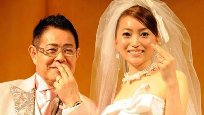 Nghệ sĩ Kato và người vợ hai trẻ hơn mình gần 5 thập kỷ.