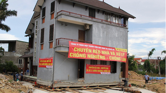 Toàn cảnh ngôi nhà được di chuyển. Ảnh: Mã Thành/VnExpress