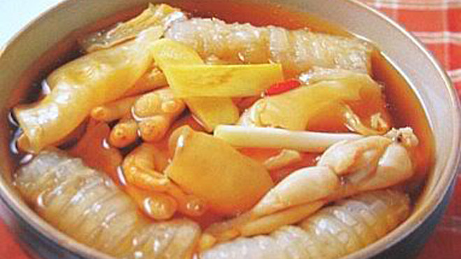 Canh bong bóng cá nấu thịt ếch dưỡng âm, ích tinh, nhuận phế.