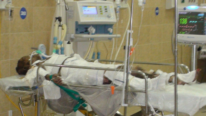 Bà Anh được cấp cứu trong bệnh viện.