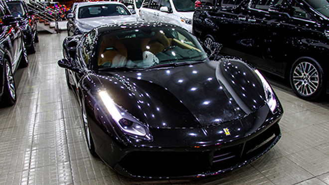 Siêu xe đổ dồn vào Việt Nam cuối tháng 6.