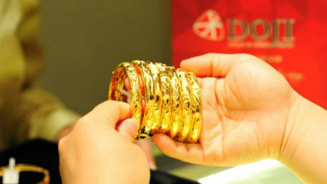 Biên độ mua bán vàng được các doanh nghiệp co hẹp đáng kể. 