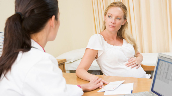 Thăm khám và làm các xét nghiệm trước khi mang thai giúp người phụ nữ xác định khả năng thụ thai, trong trường hợp có bệnh sẽ được điều trị kịp thời. Ảnh minh họa: T.L