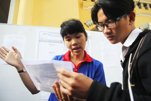 Thí sinh Long An dự thi THPT Quốc gia 2016 tại cụm thi do Đại học Sài Gòn chủ trì. Ảnh: Mạnh Tùng/VnExpress