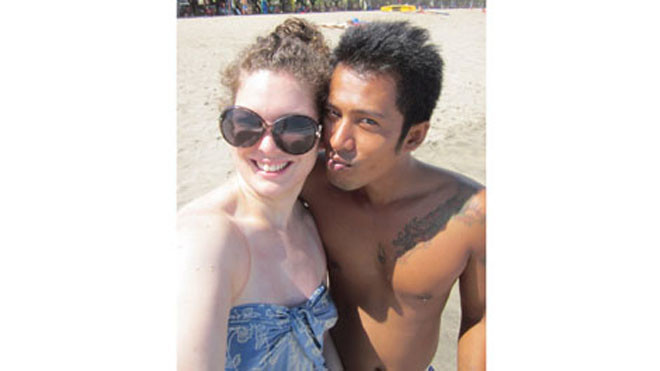 Cao bồi Kuta và nữ du khách châu Âu.