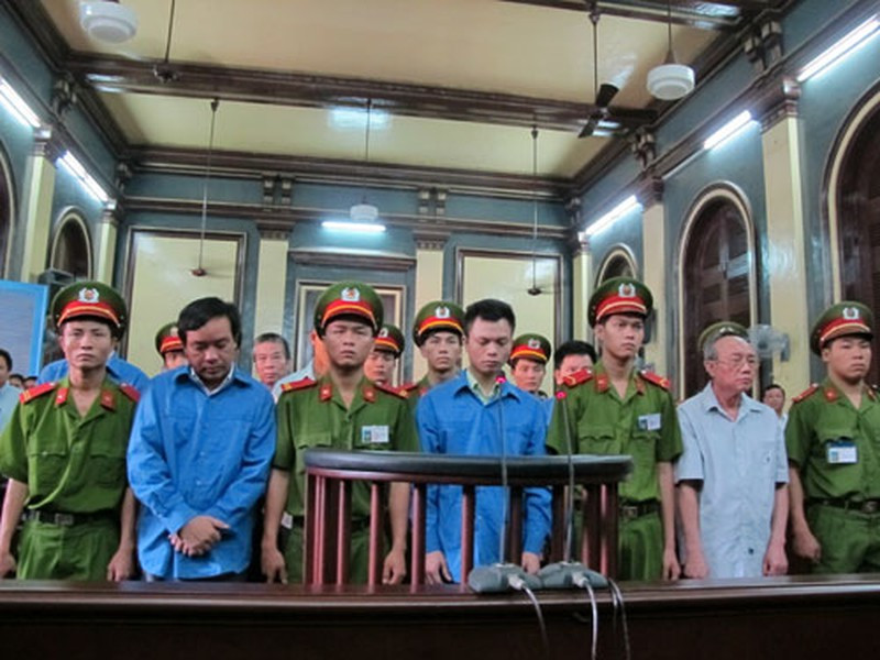 Phiên tòa xét xử các cựu cán bộ Công ty cho thuê Tài chính 2 phạm tội tham nhũng 