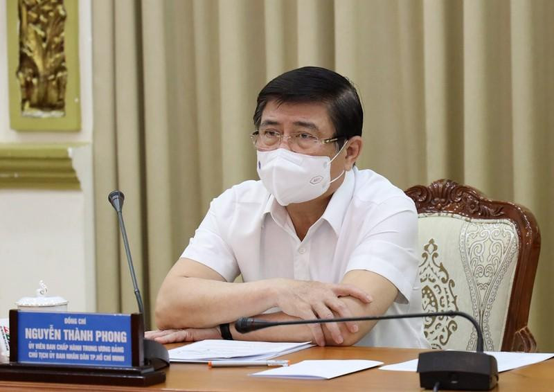 Chủ tịch TPHCM: ‘Chưa kiểm soát được dịch COVID-19 trong cộng đồng’