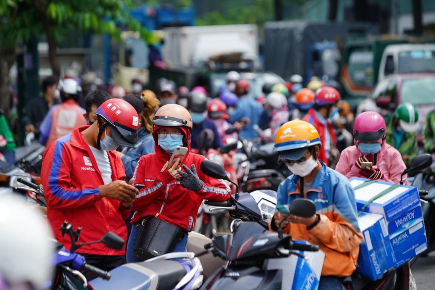 Dịch vụ vận chuyển nào được hoạt động ở TPHCM sau Chỉ thị đặc thù? 