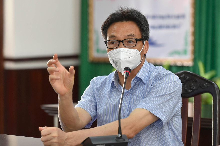 Phó Thủ tướng: 'Đang tăng cường giãn cách, sao để dân xếp hàng xét nghiệm, nhận quà?'