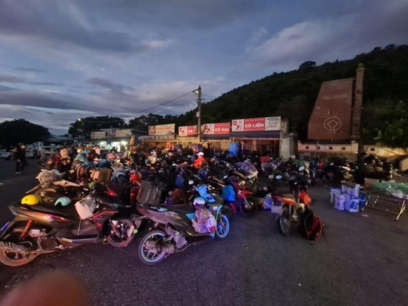 Người dân từ TPHCM tự phát trở về quê trong đợt giãn cách xã hội và được vận động quay lại