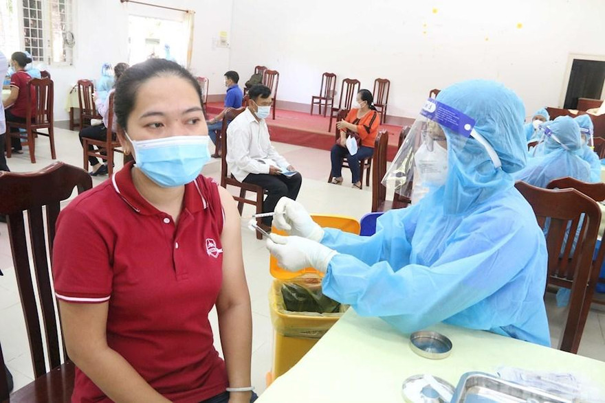 TPHCM rút ngắn khoảng cách 2 mũi vắc xin AstraZeneca còn 6 tuần 