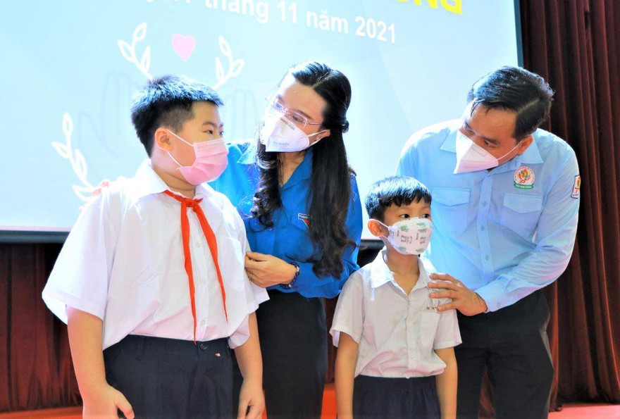 ‘Nối vòng tay yêu thương’ tiếp sức mạnh cho trẻ em mồ côi do đại dịch