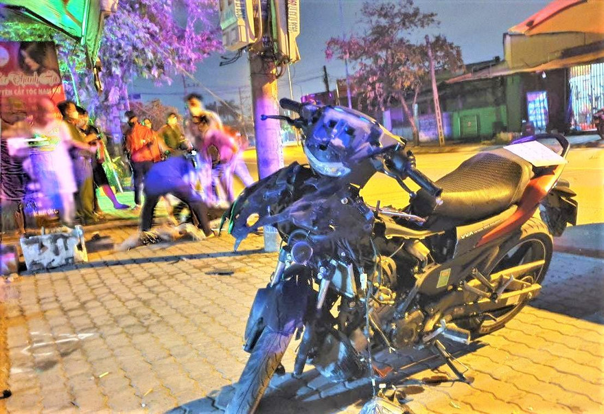 Chiếc xe máy biến dạng sau tai nạn