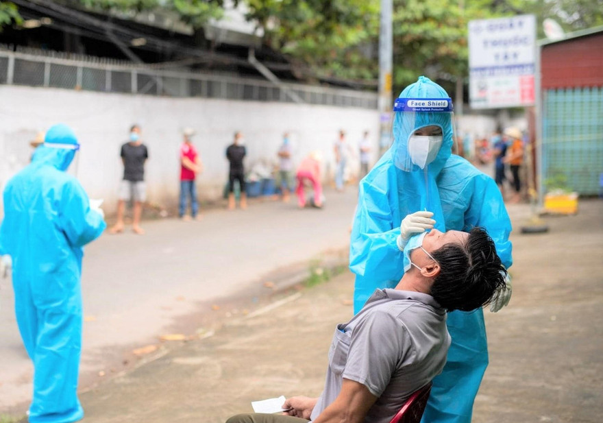 Bình Dương đề nghị các cơ sở y tế phải báo cáo giá phí xét nghiệm COVID-19