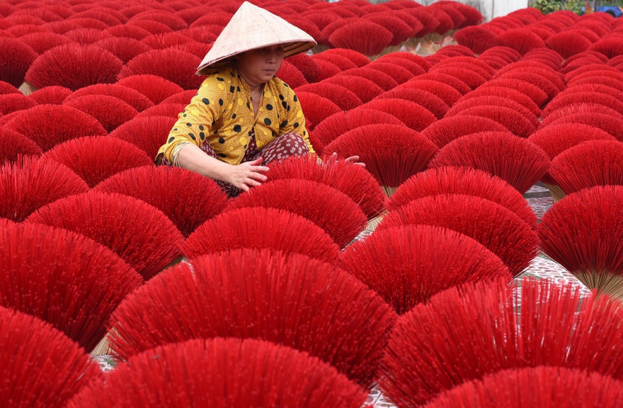 Làng nghề làm nhang gần trăm tuổi ở TPHCM tất bật vào vụ Tết