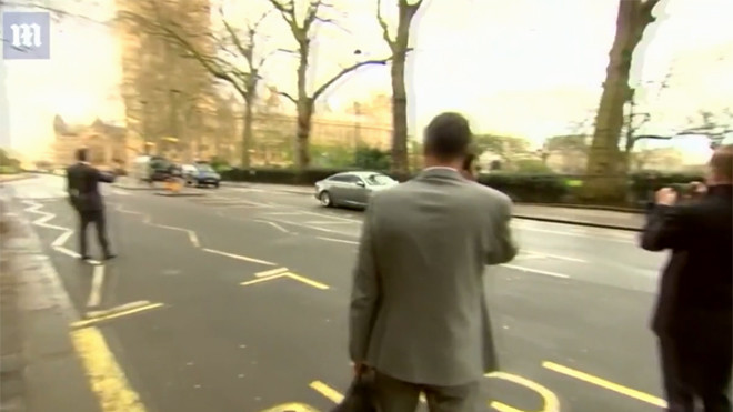 Chiếc xe đưa Thủ tướng Anh thoát khỏi vụ tấn công ở quốc hội